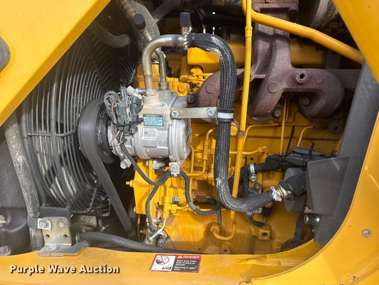 image for item EG1903 2011 John Deere 310SJ backhoe