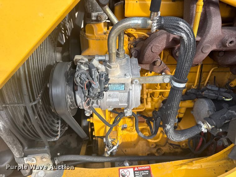 image for item EG1903 2011 John Deere 310SJ backhoe