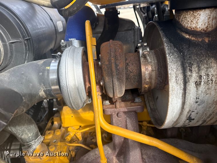 image for item EG1903 2011 John Deere 310SJ backhoe