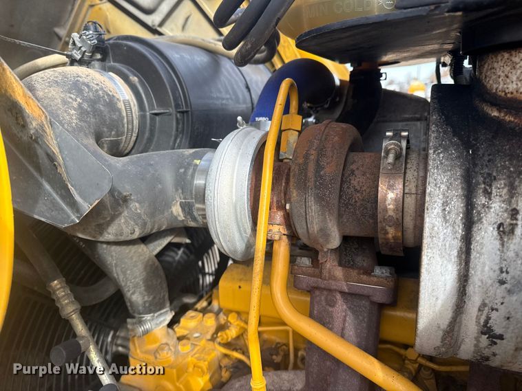 image for item EG1903 2011 John Deere 310SJ backhoe