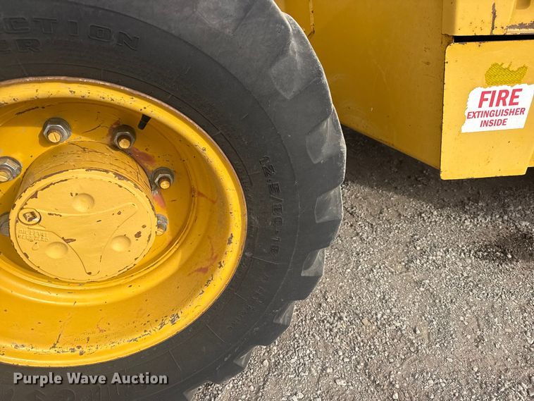 image for item EG1903 2011 John Deere 310SJ backhoe