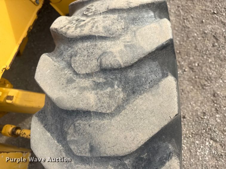 image for item EG1903 2011 John Deere 310SJ backhoe