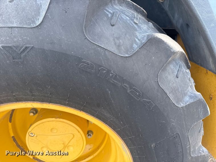 image for item EG1903 2011 John Deere 310SJ backhoe