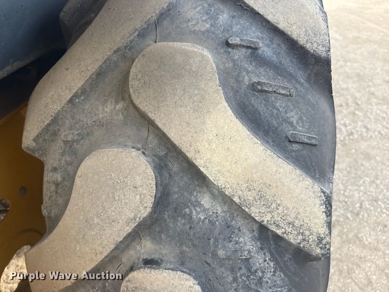 image for item EG1903 2011 John Deere 310SJ backhoe