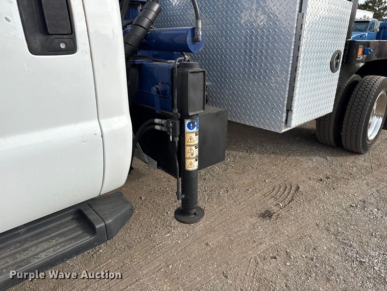 image for item EG1904 2015 Ford F550 flatbed truck