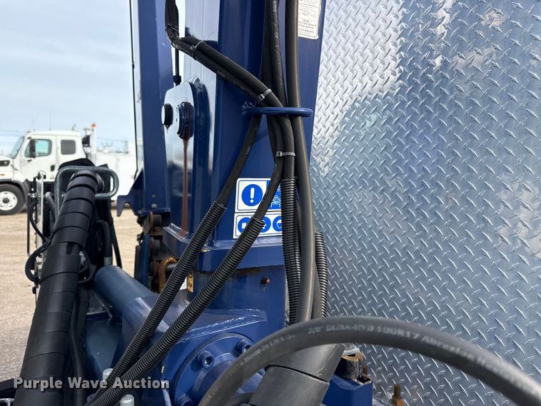 image for item EG1904 2015 Ford F550 flatbed truck