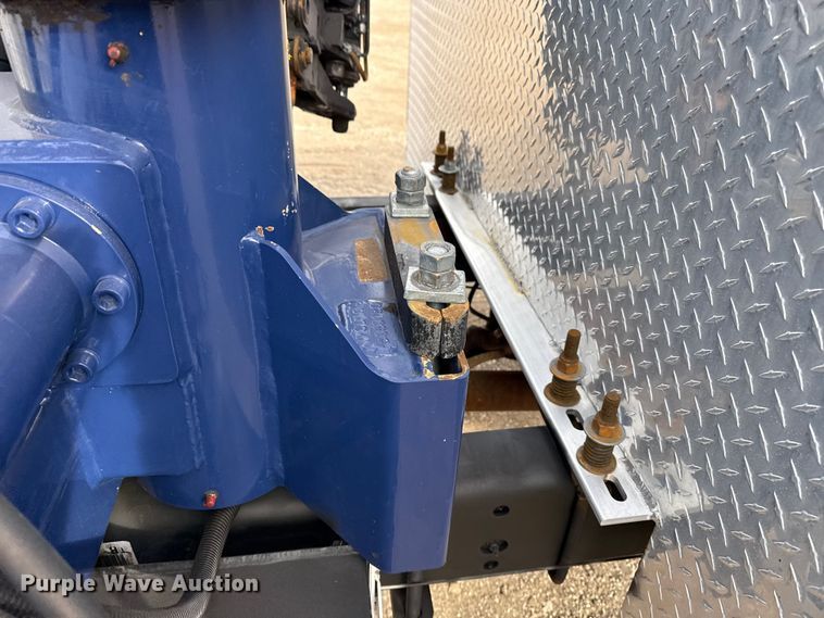 image for item EG1904 2015 Ford F550 flatbed truck