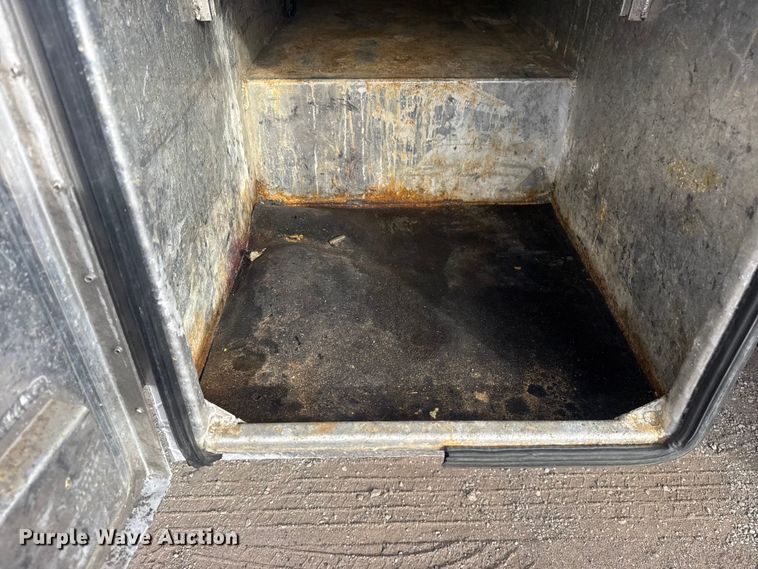 image for item EG1904 2015 Ford F550 flatbed truck