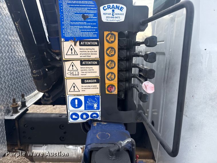 image for item EG1904 2015 Ford F550 flatbed truck