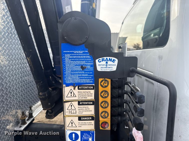 image for item EG1904 2015 Ford F550 flatbed truck