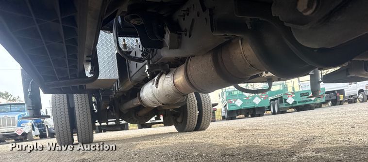 image for item EG1904 2015 Ford F550 flatbed truck