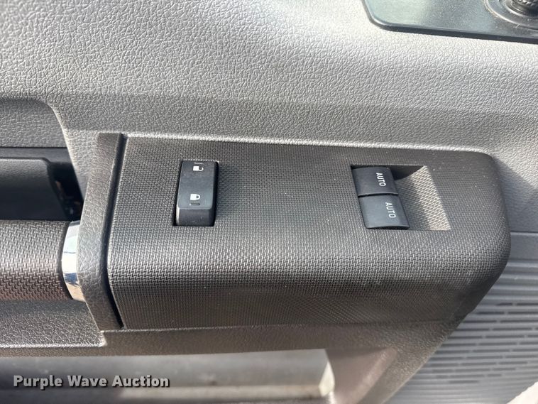 image for item EG1904 2015 Ford F550 flatbed truck