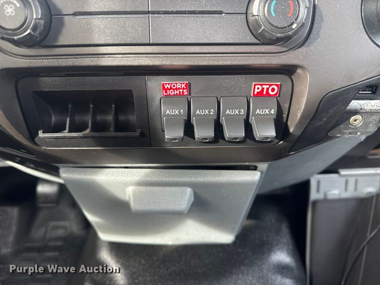 image for item EG1904 2015 Ford F550 flatbed truck