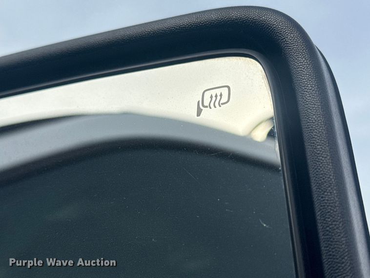 image for item EG1904 2015 Ford F550 flatbed truck