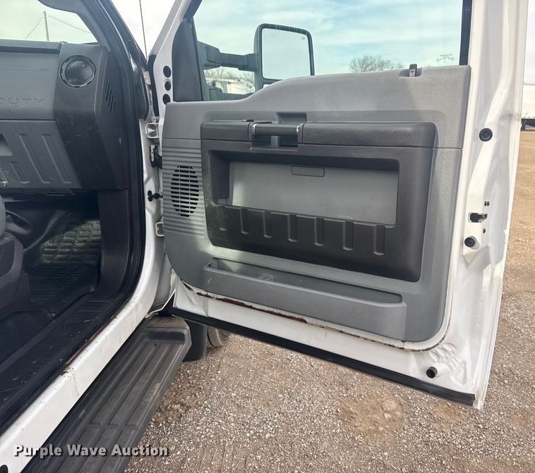 image for item EG1904 2015 Ford F550 flatbed truck