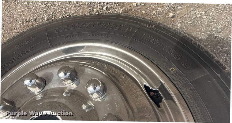 image for item EG1904 2015 Ford F550 flatbed truck