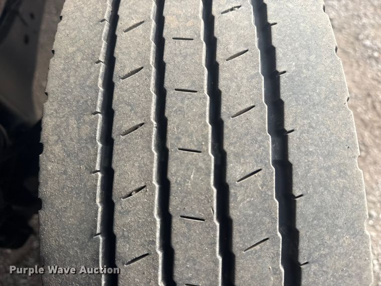 image for item EG1904 2015 Ford F550 flatbed truck