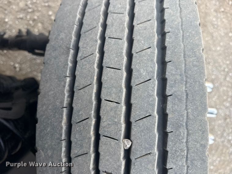 image for item EG1904 2015 Ford F550 flatbed truck