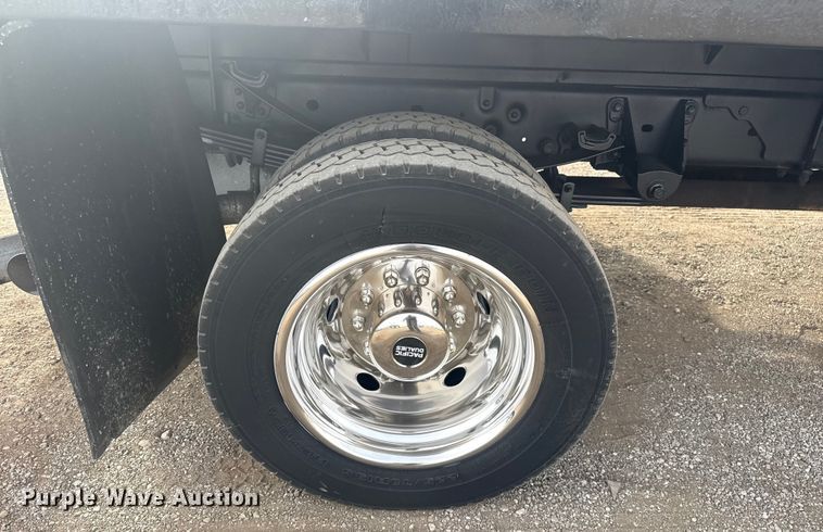 image for item EG1904 2015 Ford F550 flatbed truck