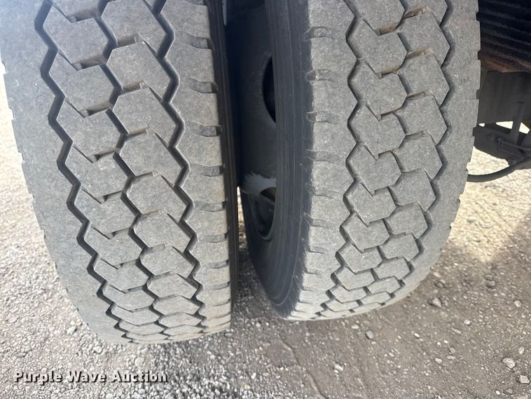 image for item EG1904 2015 Ford F550 flatbed truck