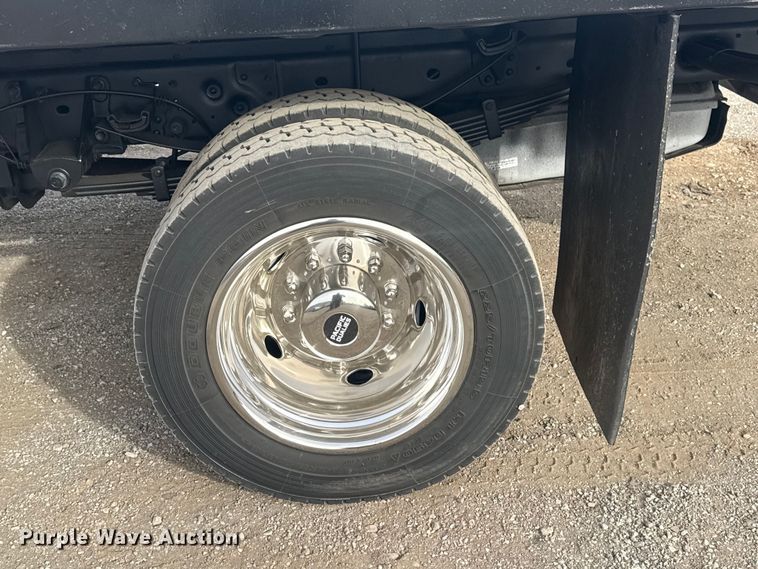 image for item EG1904 2015 Ford F550 flatbed truck