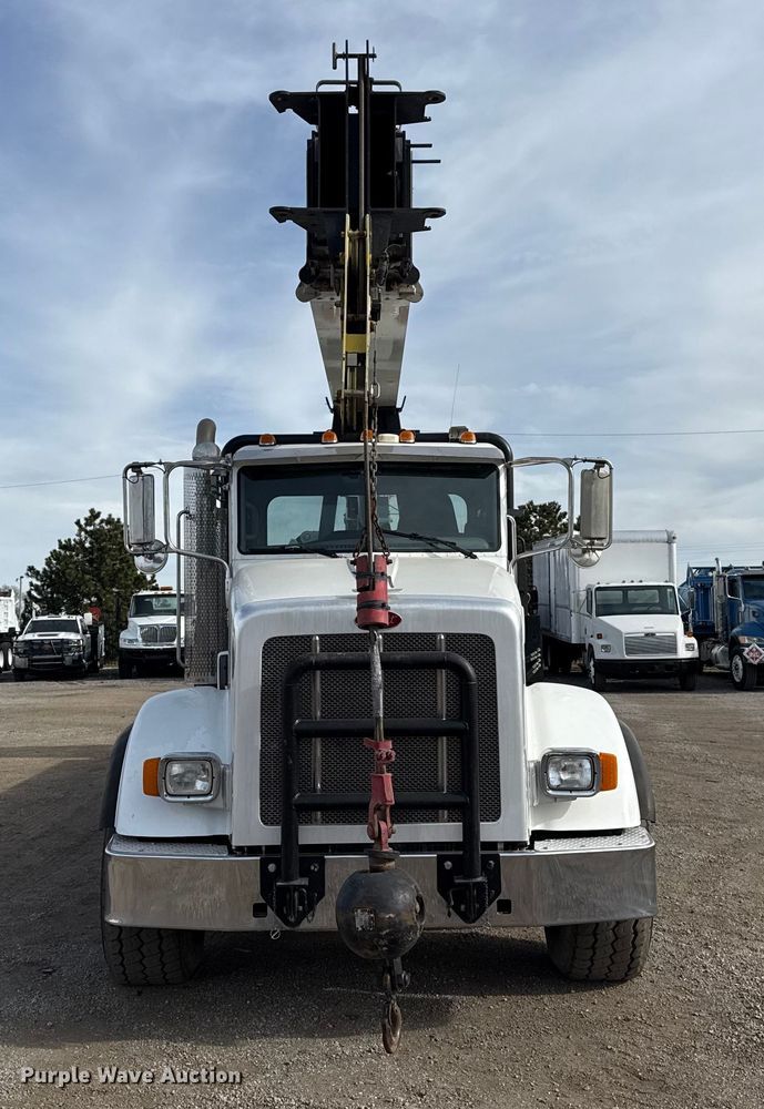 image for item EG1907 2012 Peterbilt 367 crane truck