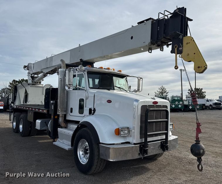 image for item EG1907 2012 Peterbilt 367 crane truck