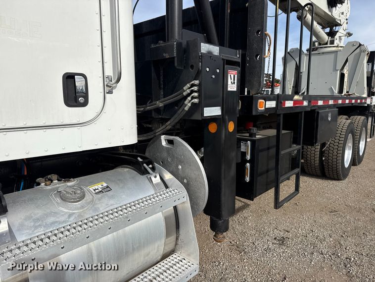 image for item EG1907 2012 Peterbilt 367 crane truck