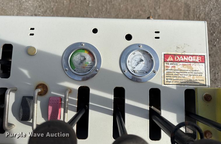 image for item EG1907 2012 Peterbilt 367 crane truck