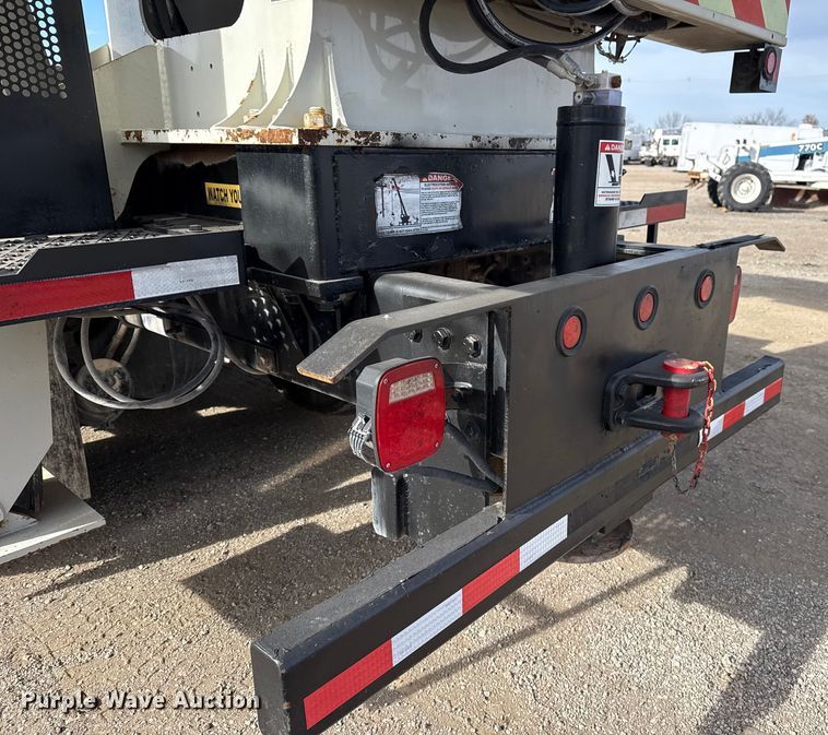 image for item EG1907 2012 Peterbilt 367 crane truck