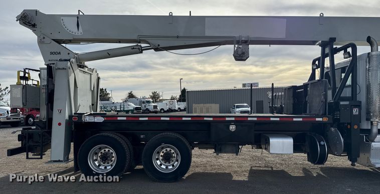 image for item EG1907 2012 Peterbilt 367 crane truck
