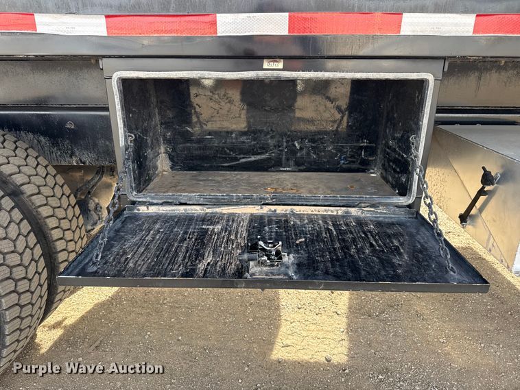 image for item EG1907 2012 Peterbilt 367 crane truck