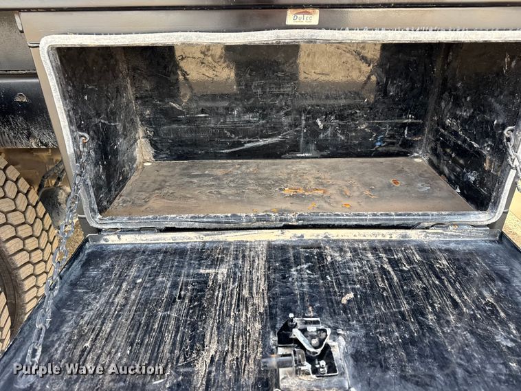 image for item EG1907 2012 Peterbilt 367 crane truck