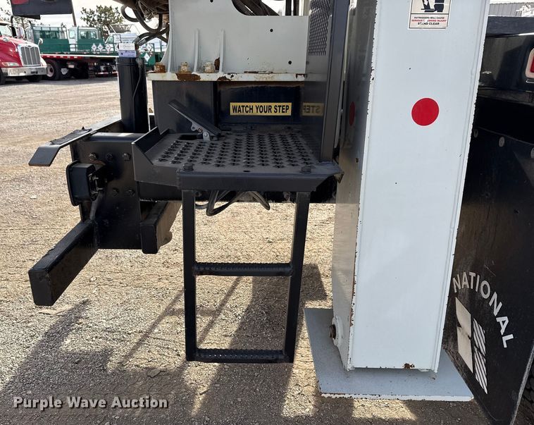 image for item EG1907 2012 Peterbilt 367 crane truck