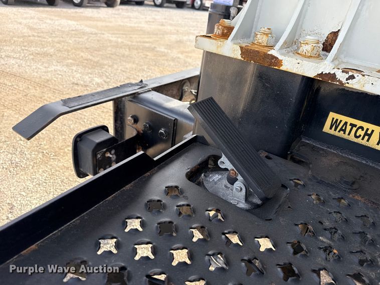 image for item EG1907 2012 Peterbilt 367 crane truck