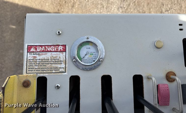 image for item EG1907 2012 Peterbilt 367 crane truck