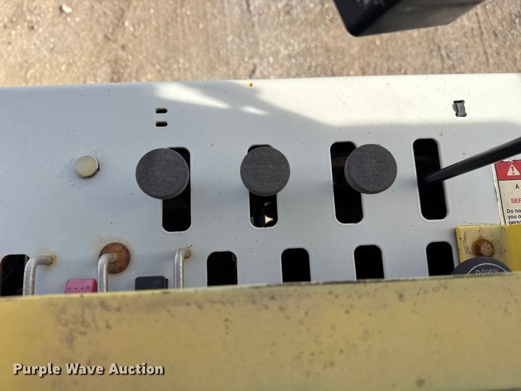 image for item EG1907 2012 Peterbilt 367 crane truck