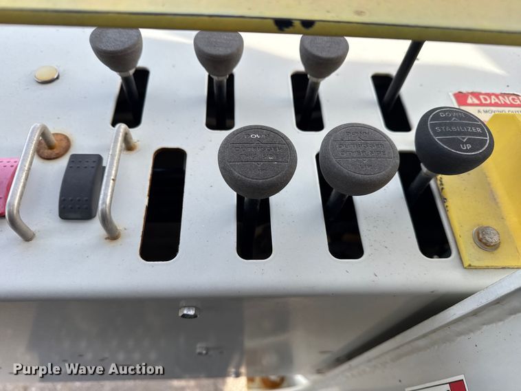 image for item EG1907 2012 Peterbilt 367 crane truck