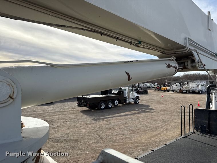 image for item EG1907 2012 Peterbilt 367 crane truck