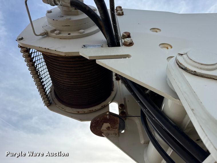 image for item EG1907 2012 Peterbilt 367 crane truck