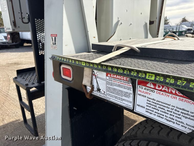 image for item EG1907 2012 Peterbilt 367 crane truck