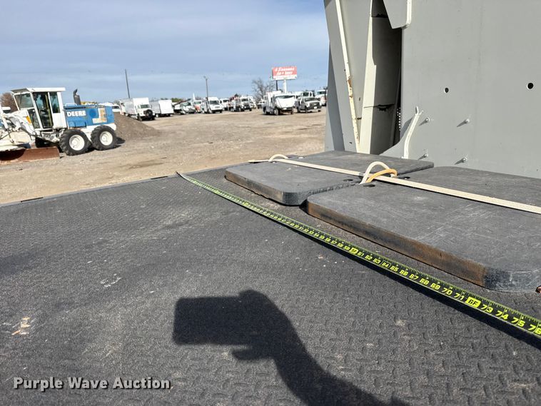 image for item EG1907 2012 Peterbilt 367 crane truck