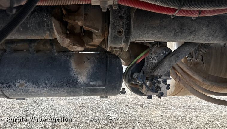 image for item EG1907 2012 Peterbilt 367 crane truck