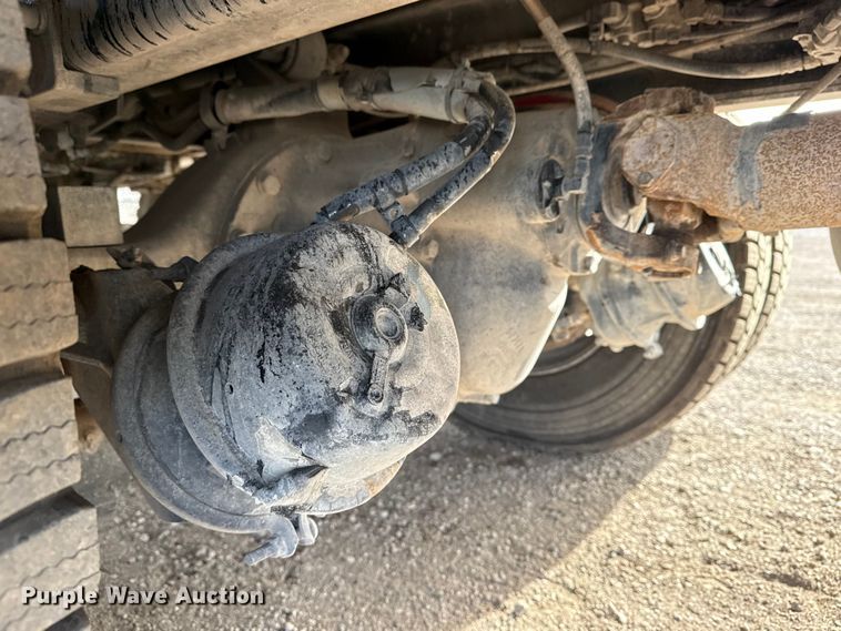 image for item EG1907 2012 Peterbilt 367 crane truck