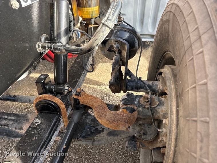 image for item EG1907 2012 Peterbilt 367 crane truck