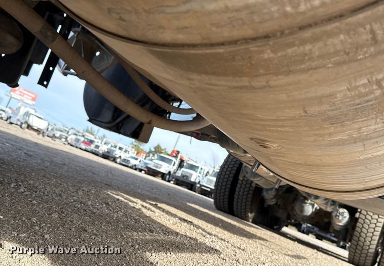 image for item EG1907 2012 Peterbilt 367 crane truck