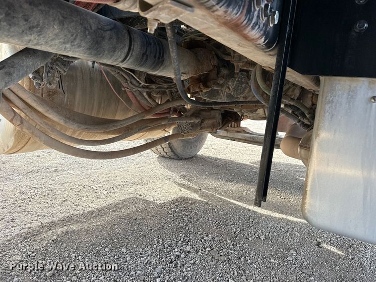 image for item EG1907 2012 Peterbilt 367 crane truck