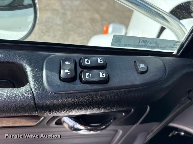 image for item EG1907 2012 Peterbilt 367 crane truck