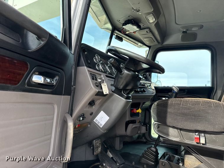 image for item EG1907 2012 Peterbilt 367 crane truck