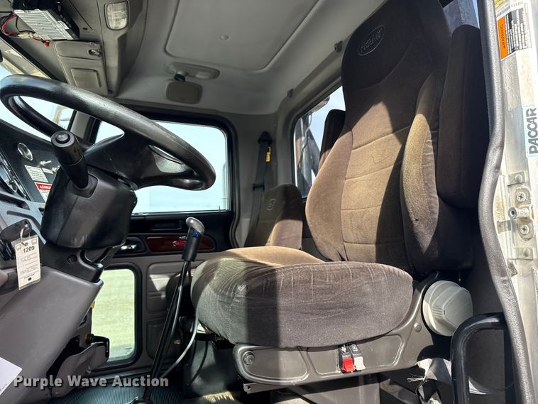 image for item EG1907 2012 Peterbilt 367 crane truck